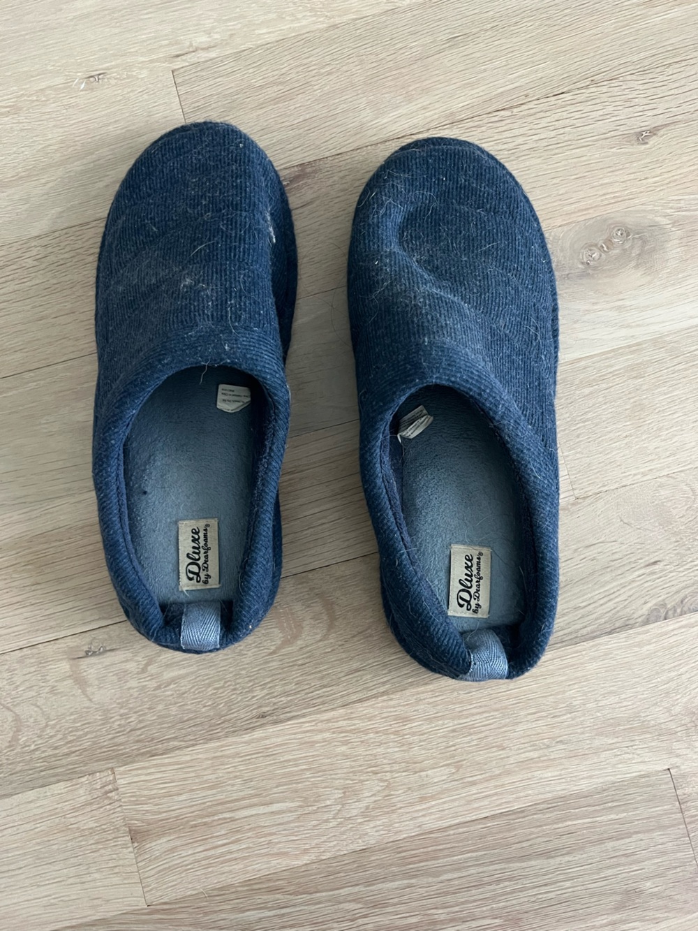 Men’s dearfoams Navy Blue Slip-On Indoor Slippers - never worn